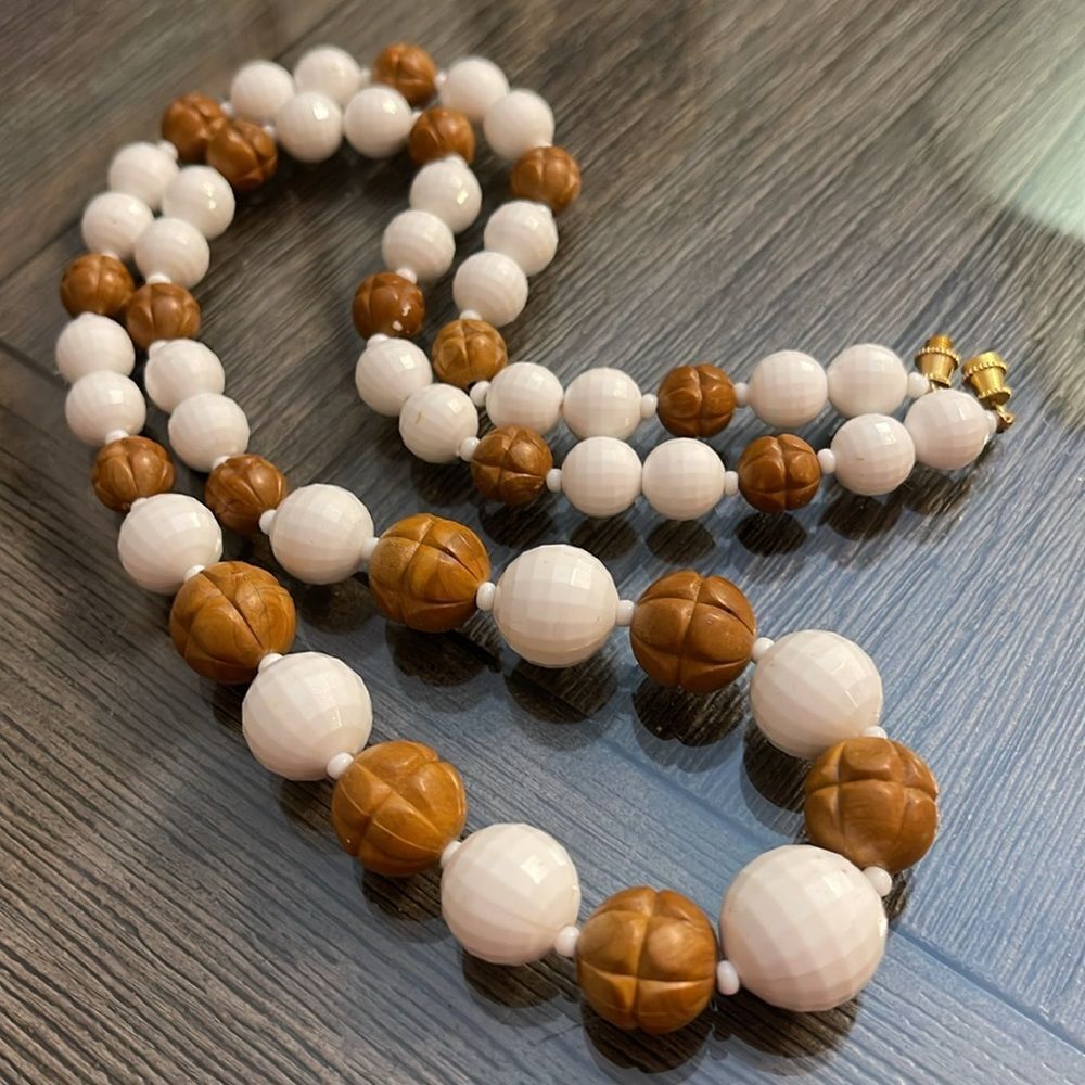Vintage Graduated White & Faux Wooden Beaded Necklace
